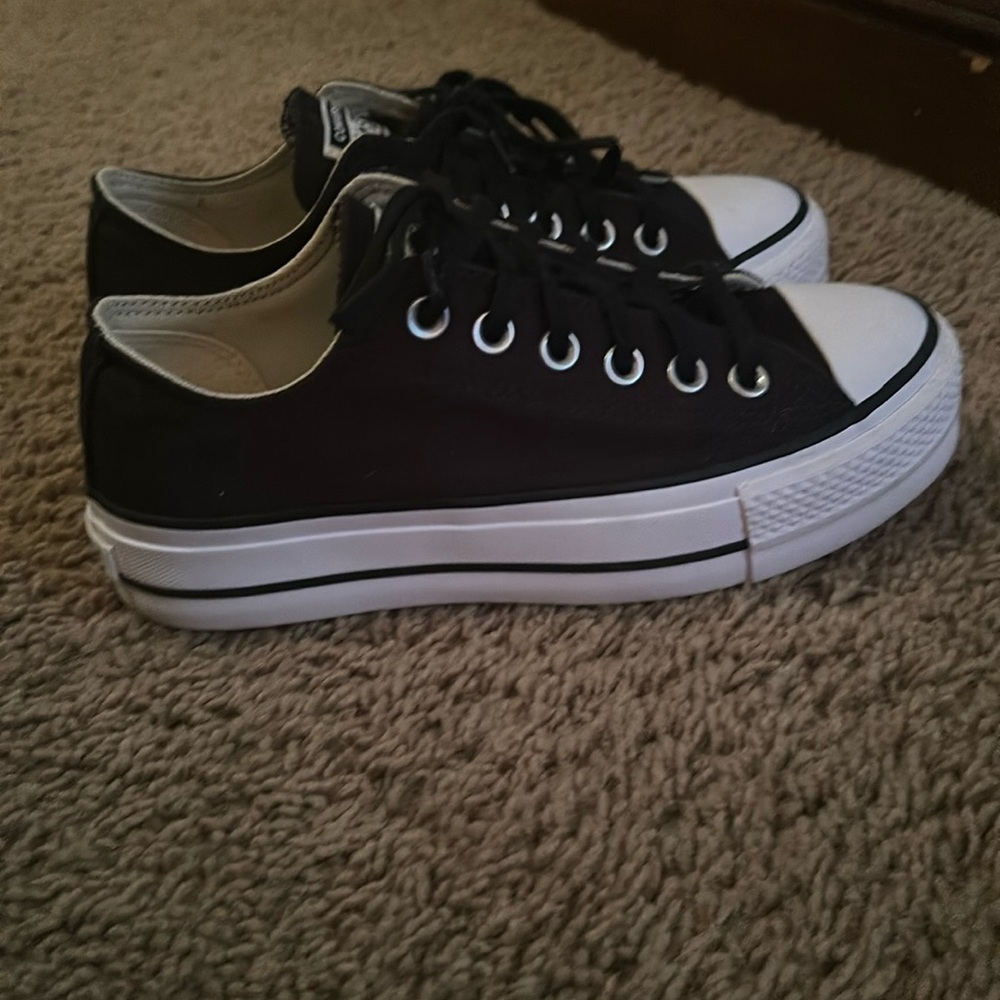 Women’s size 6 platform converse